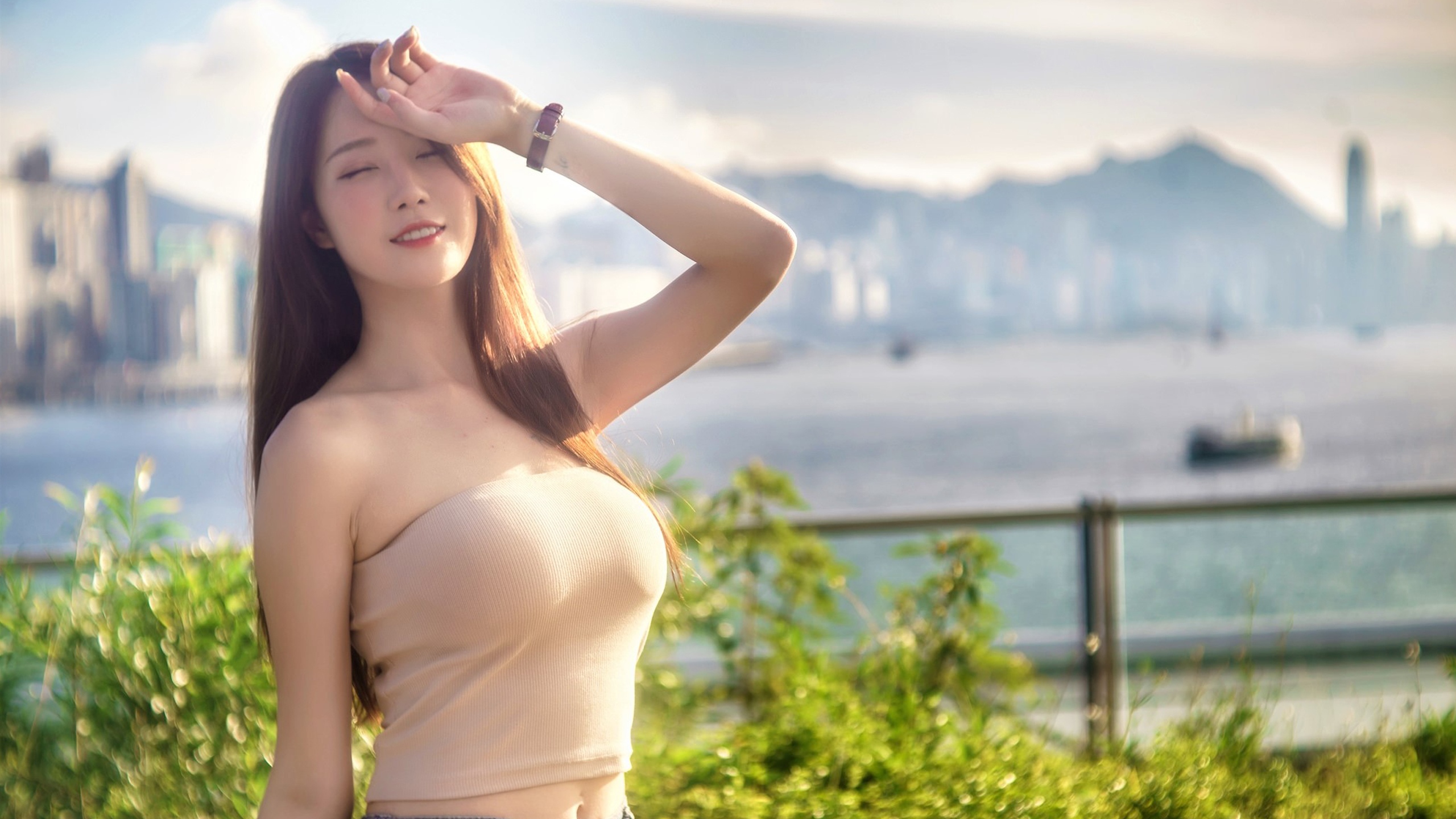 美女露胸被摸】_美女露胸的软件_美女老师露胸
