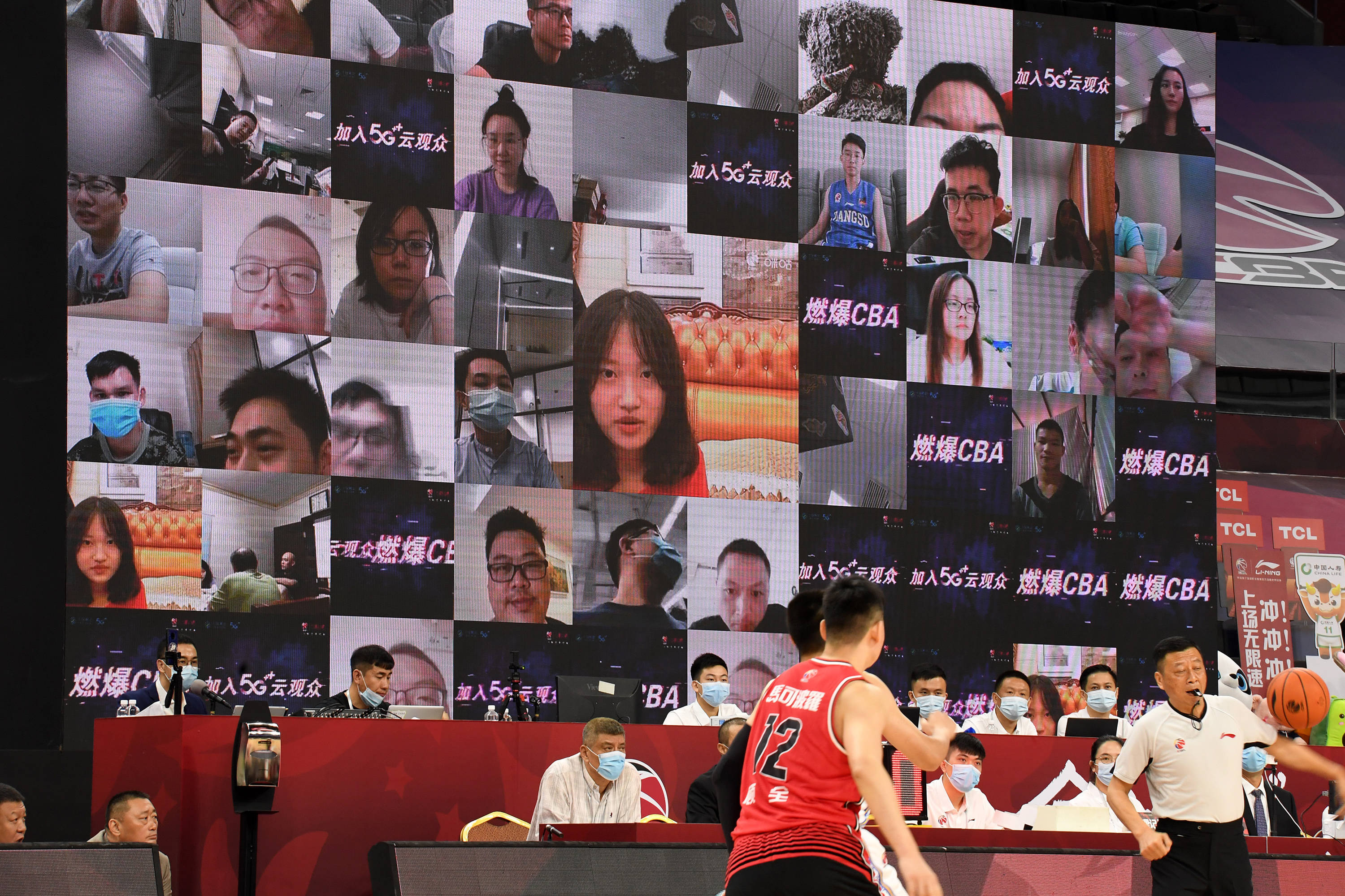 性感美女主播：娱乐圈里的多面能手