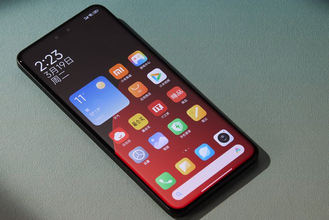 苹果手机白天打游戏变暗_iphone白天用黑暗模式_大白天的苹果手机变暗