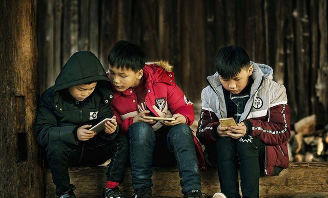 中学生少用手机玩游戏吗_中学生少玩手机游戏用英语翻译_中学生少玩手机游戏用什么软件